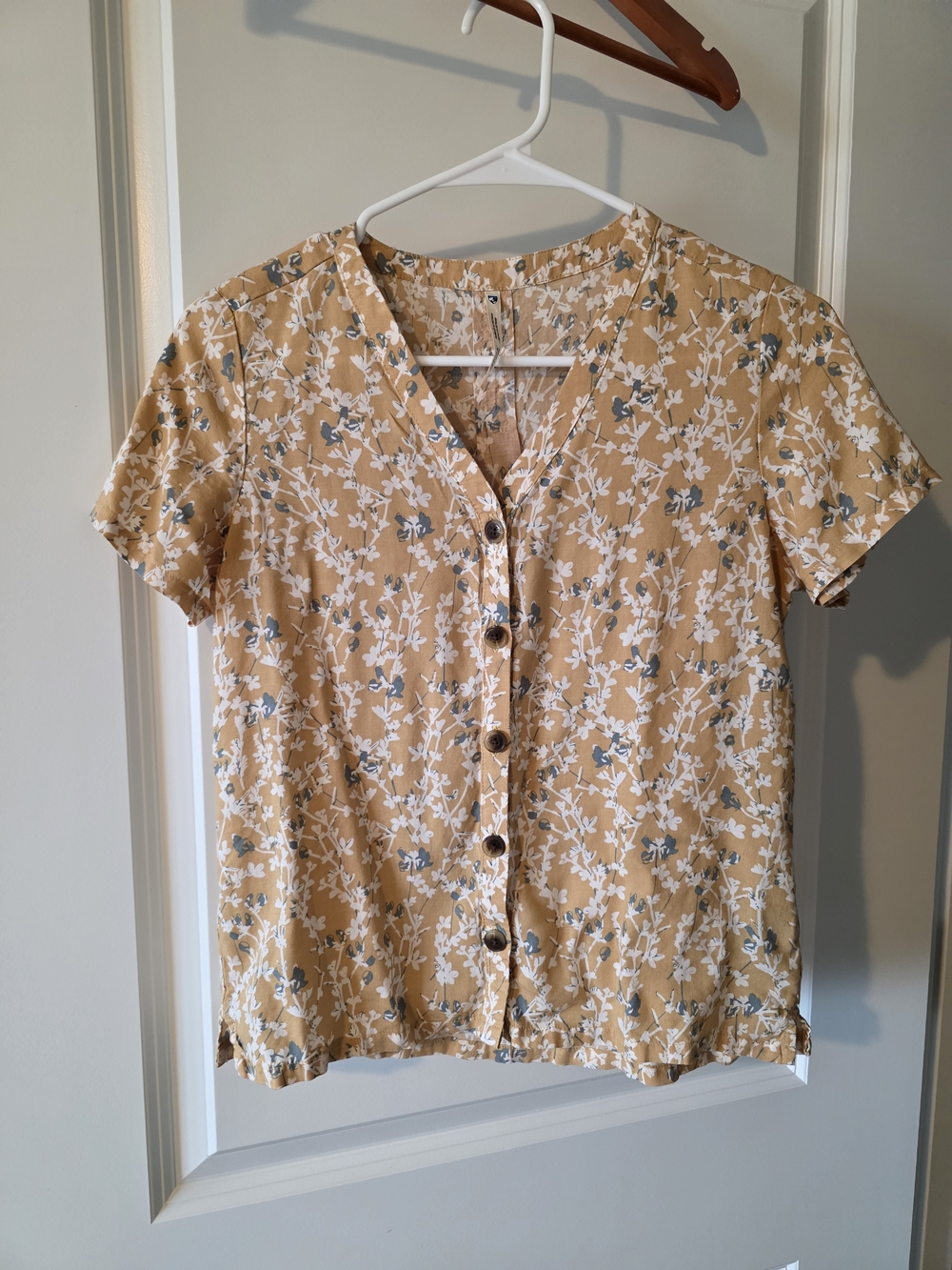 Kuhl Mustard Button-Front Floral Short Sleeve Top